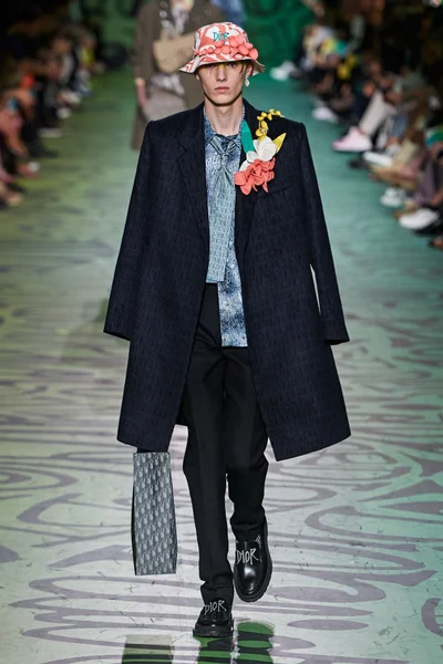 Look 12